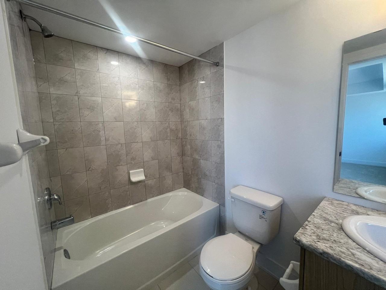 59 Coronation Pky - Photo 3 of 20