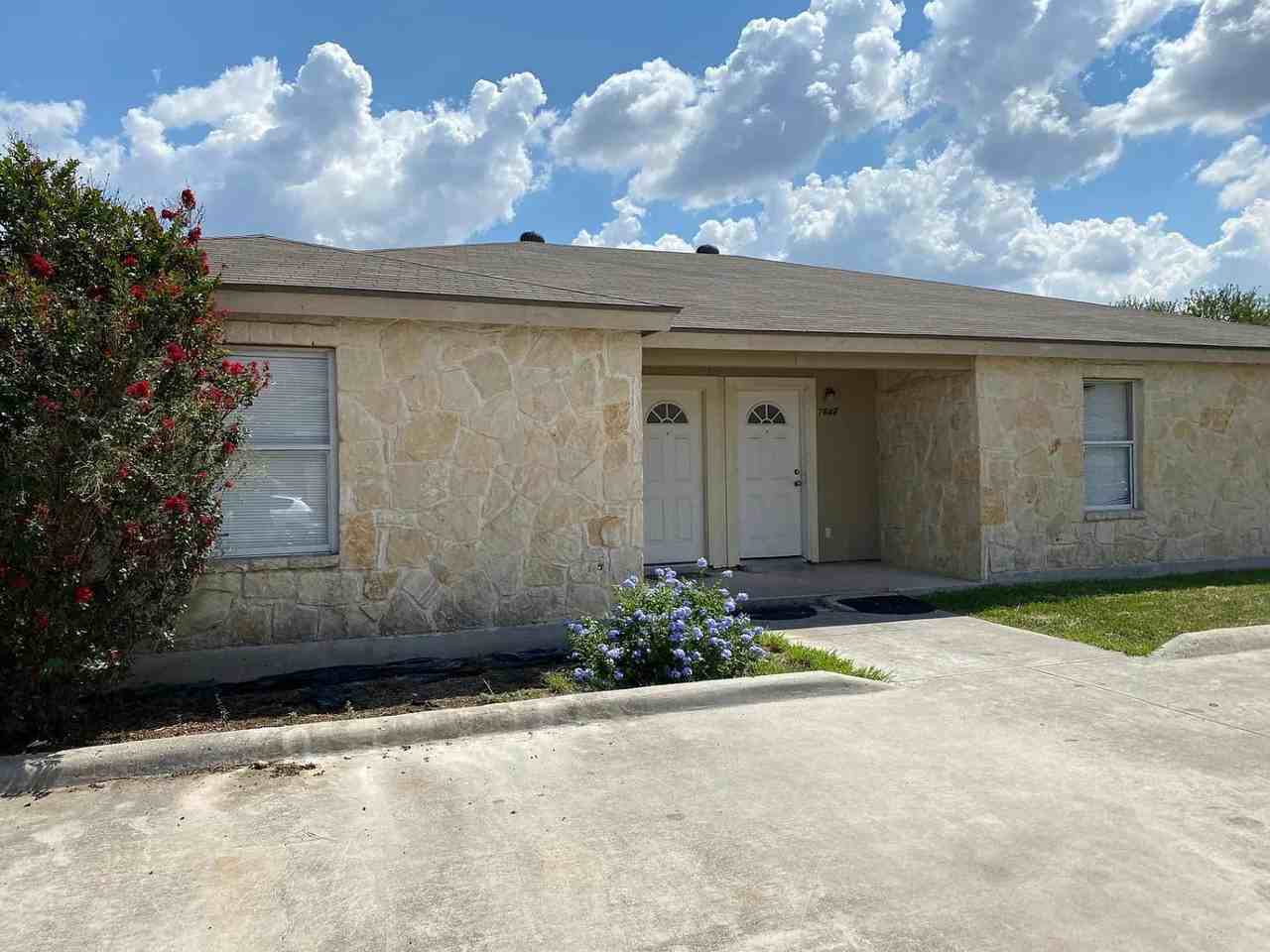 7642 Oak Chase - Photo 3 of 50