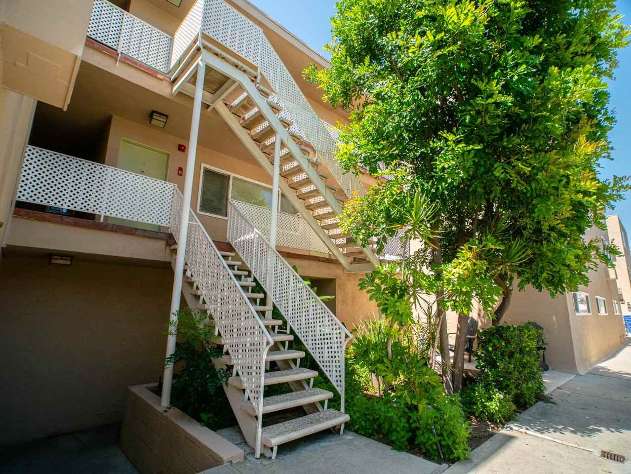 Regal Rita Apartments - Photo 6 of 48