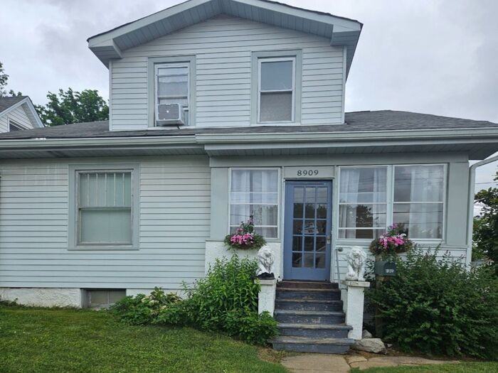 8909 W Pendleton Ave - Photo 3 of 3