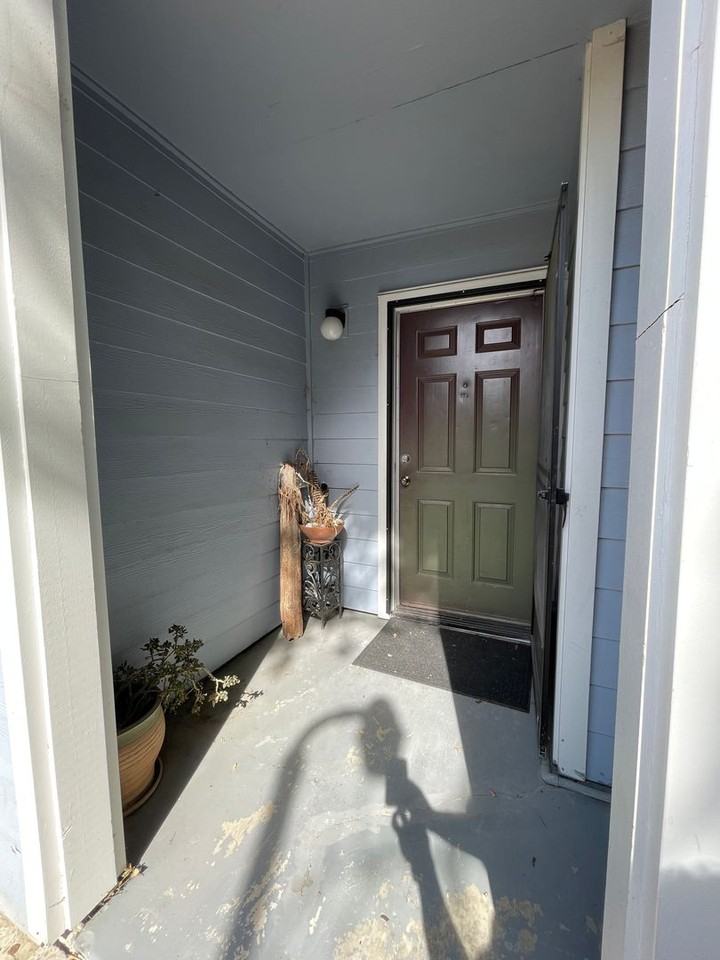 2745 Winding Ln - Photo 2 of 20