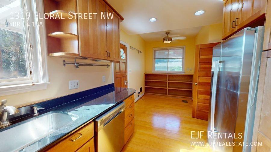 1319 Floral St Nw - Photo 3 of 36