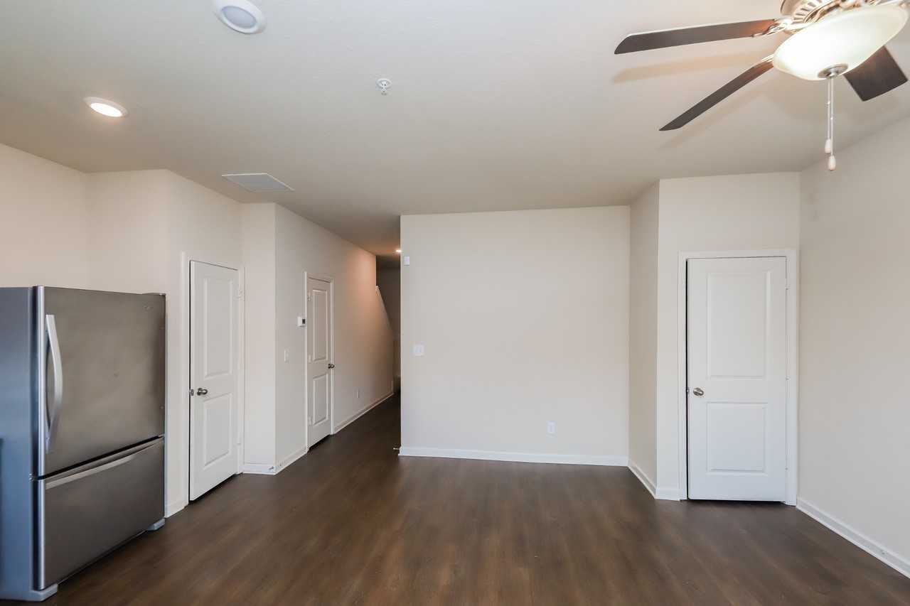 1206 Highwood Ln - Photo 6 of 22