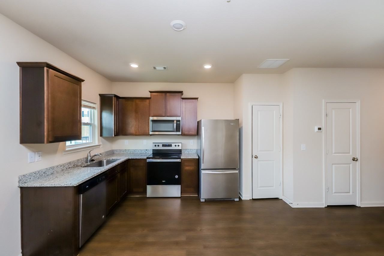 1206 Highwood Ln - Photo 7 of 22