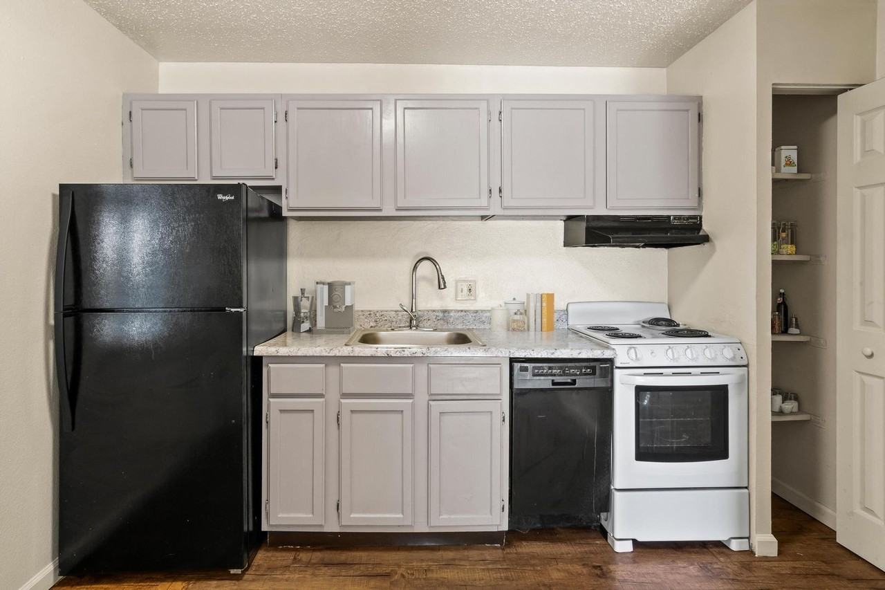 Westport Crossing Apartments - Photo 5 of 50