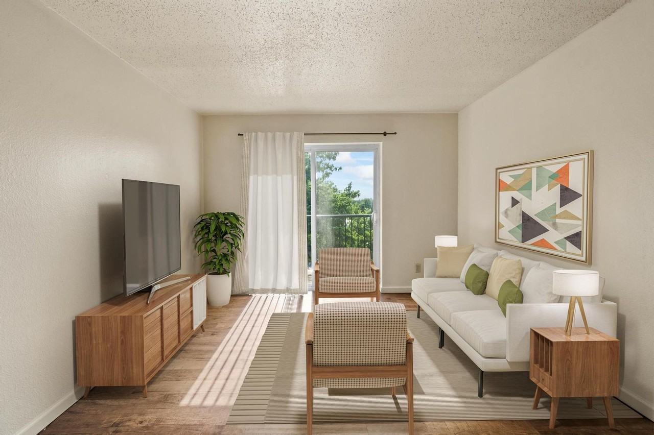 Westport Crossing Apartments - Photo 2 of 50