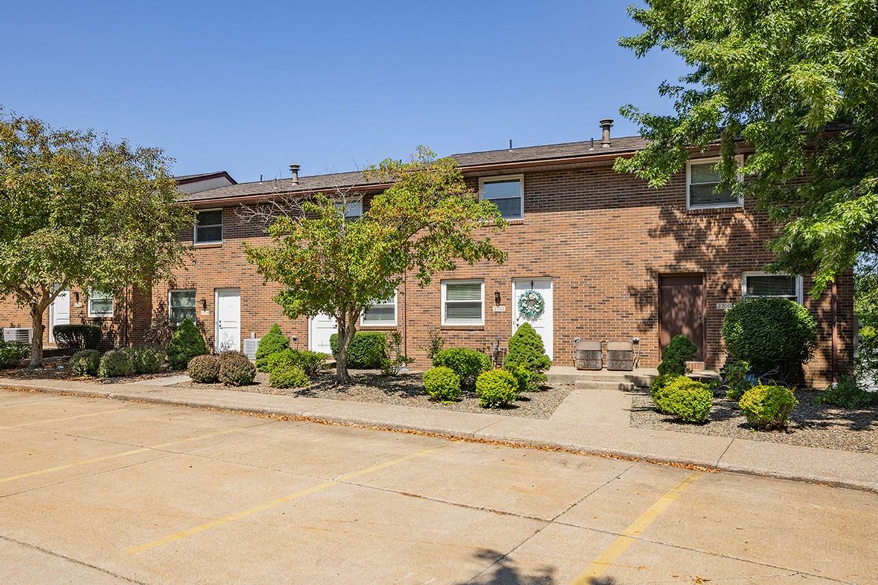 Willowood Village Apartments & Townhomes - Photo 3 of 42