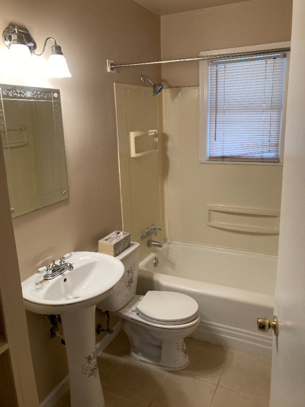 1563 Bancroft Ave - Photo 3 of 6