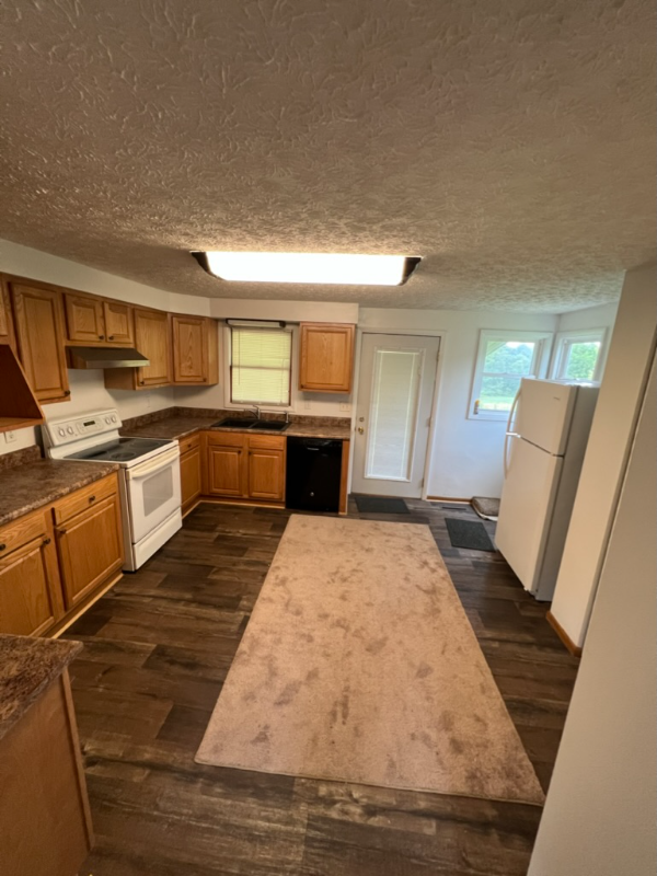 493 Brookside Dr - Photo 2 of 7