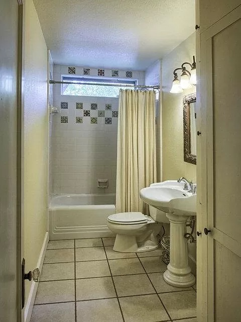 909 Tivy St - Photo 7 of 8