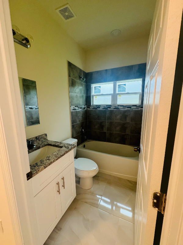 815 Wells Ave - Photo 3 of 14