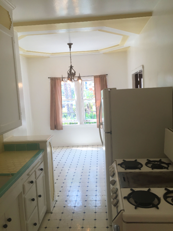 325 South Cochran Avenue #203 - Photo 7 of 12