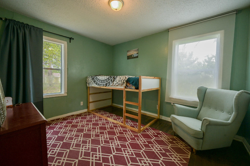 1403 Aaron St - Photo 6 of 9