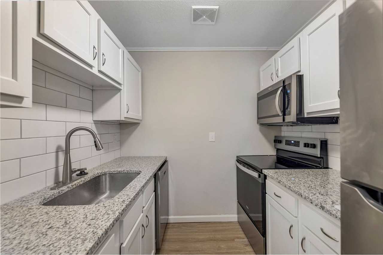 43Hundred at Batavia - Photo 2 of 29