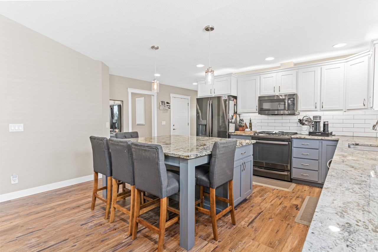 898 Brentwood Cir #NA - Photo 3 of 30