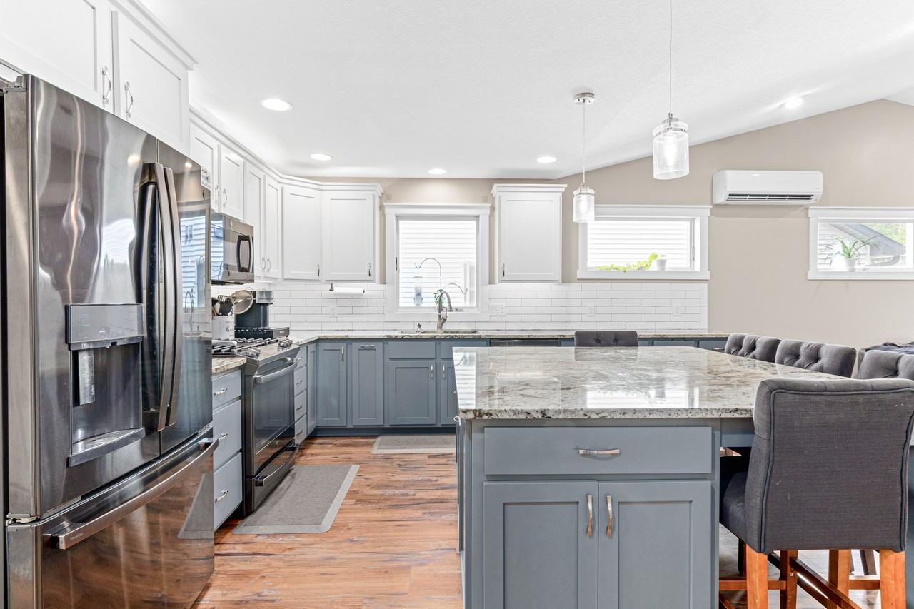 898 Brentwood Cir #NA - Photo 4 of 30