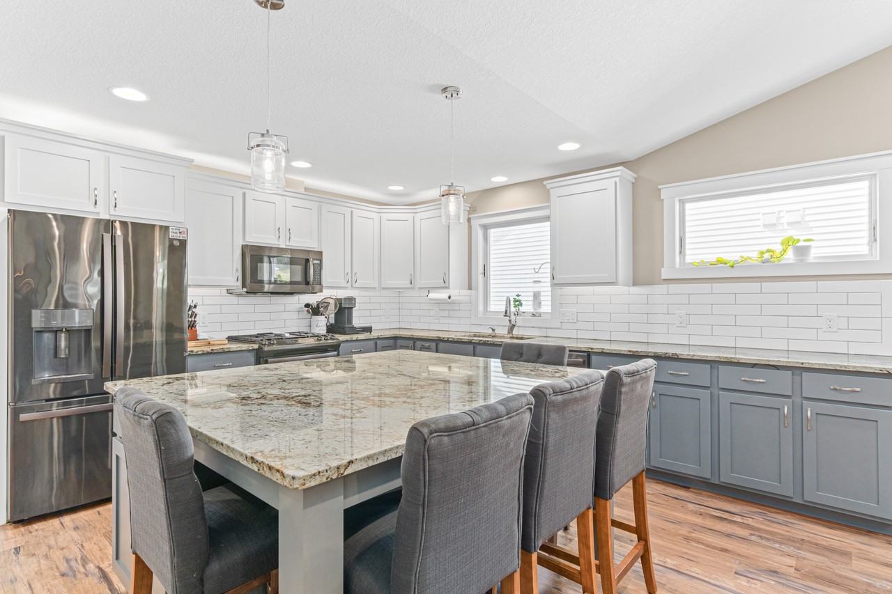 898 Brentwood Cir #NA - Photo 5 of 30