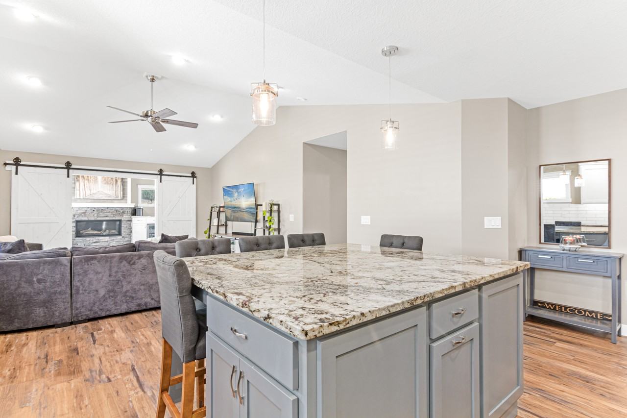 898 Brentwood Cir #NA - Photo 7 of 30