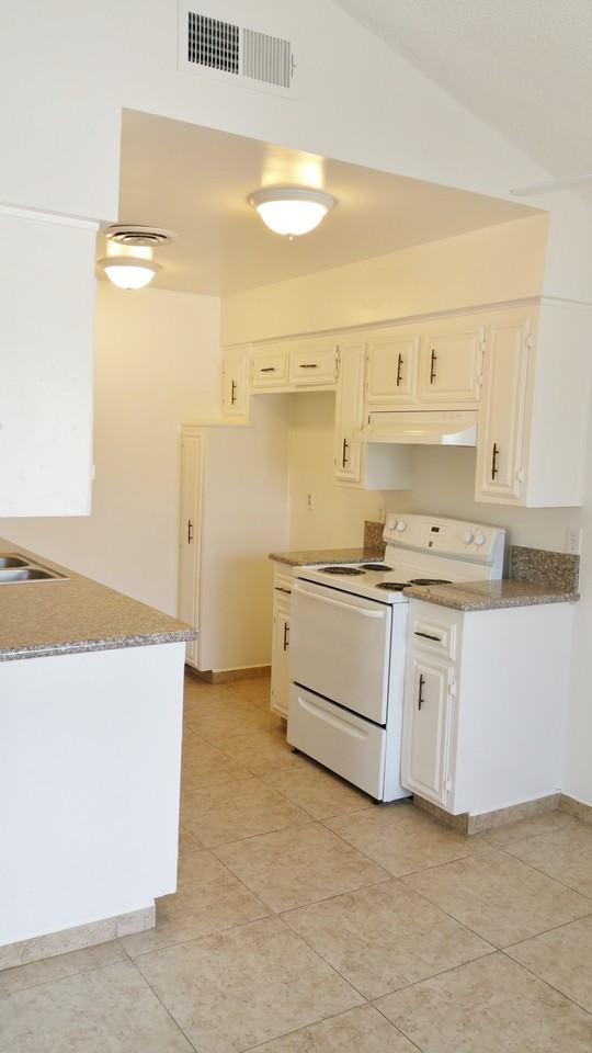 7032 Ming Ave - Photo 3 of 8