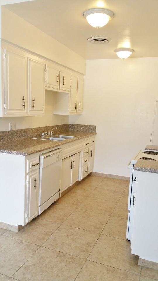 7032 Ming Ave - Photo 6 of 8