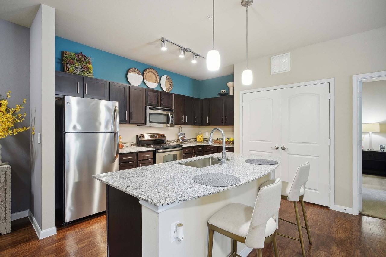 Platinum Shavano Oaks Apartments - Photo 5 of 41