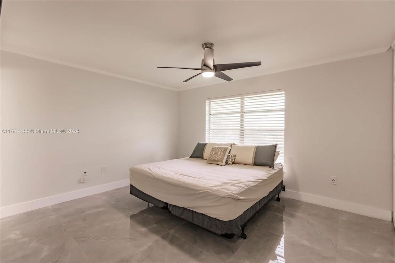 420 Sw 1st Ct #SFRS - Photo 3 of 4