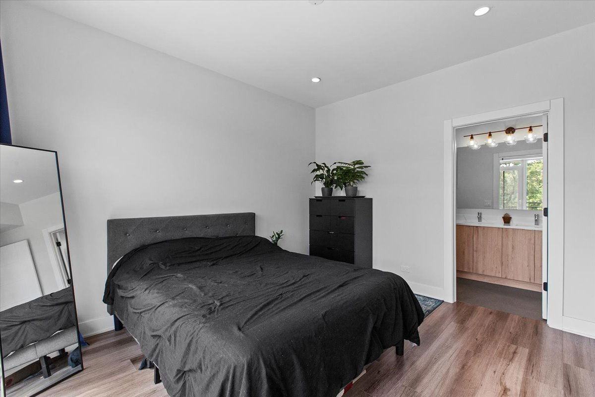 35 S Hoyne Ave #2C - Photo 2 of 8