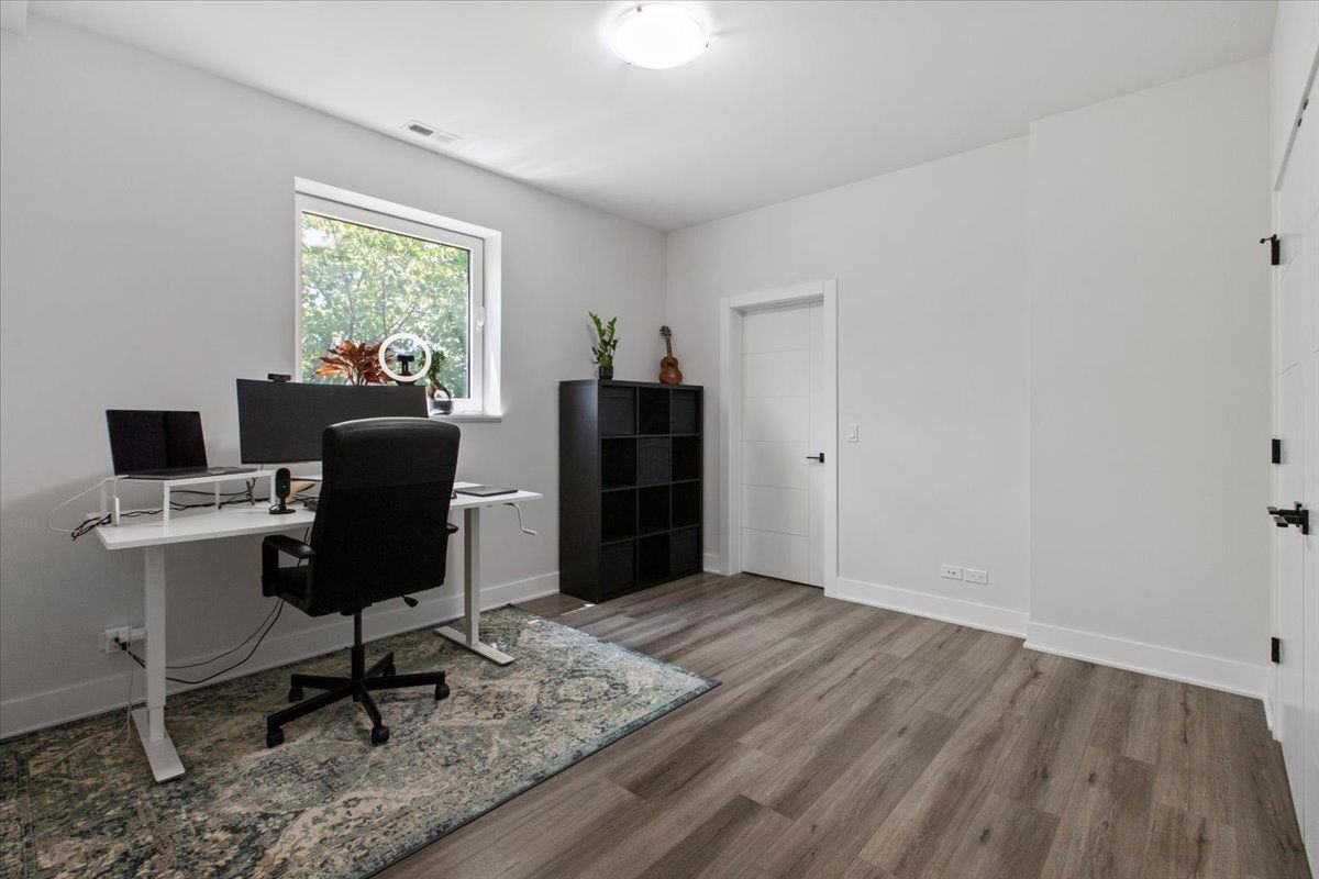 35 S Hoyne Ave #2C - Photo 3 of 8