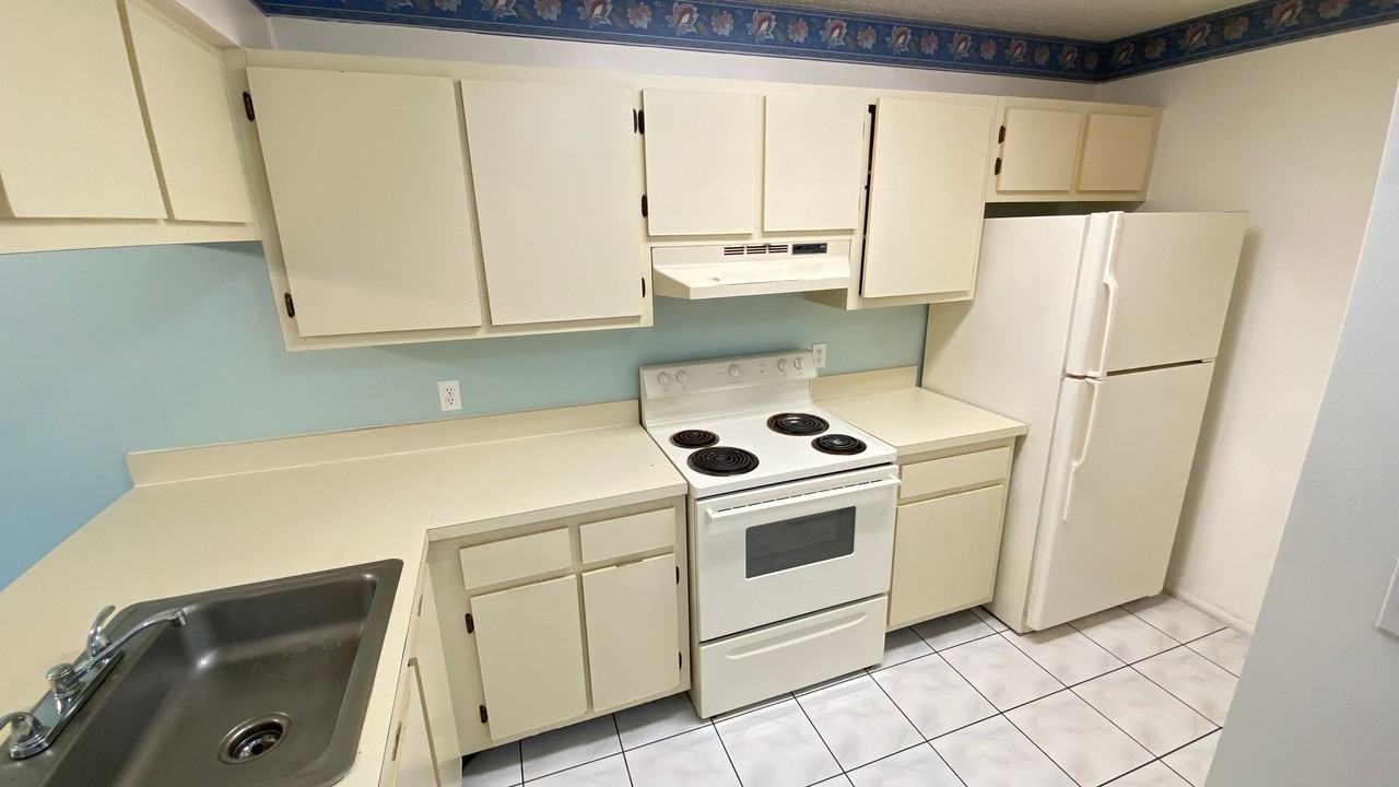 6118 Curry Ford Rd #227 - Photo 3 of 13