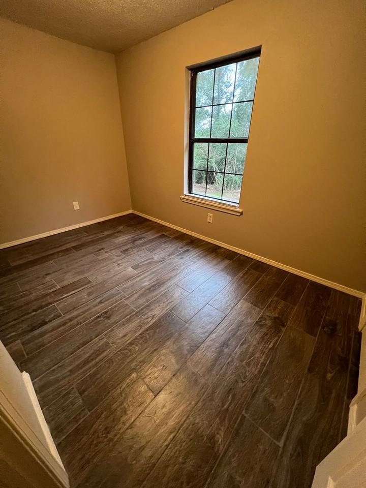 1105 N 28th St - Photo 3 of 12