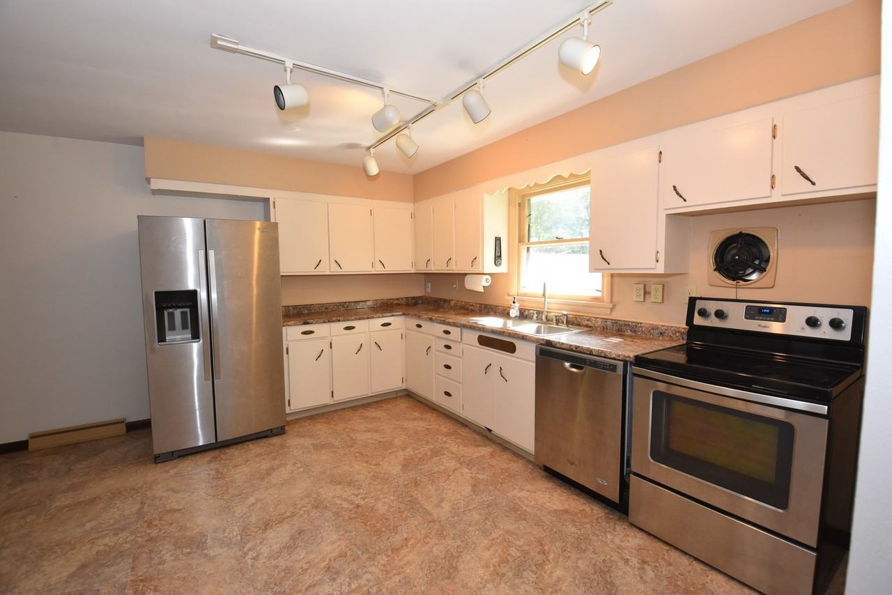 9961 Rosehill Rd - Photo 5 of 21