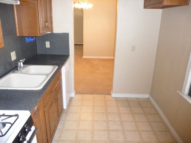 1916 Nw Oak Ave - Photo 2 of 29