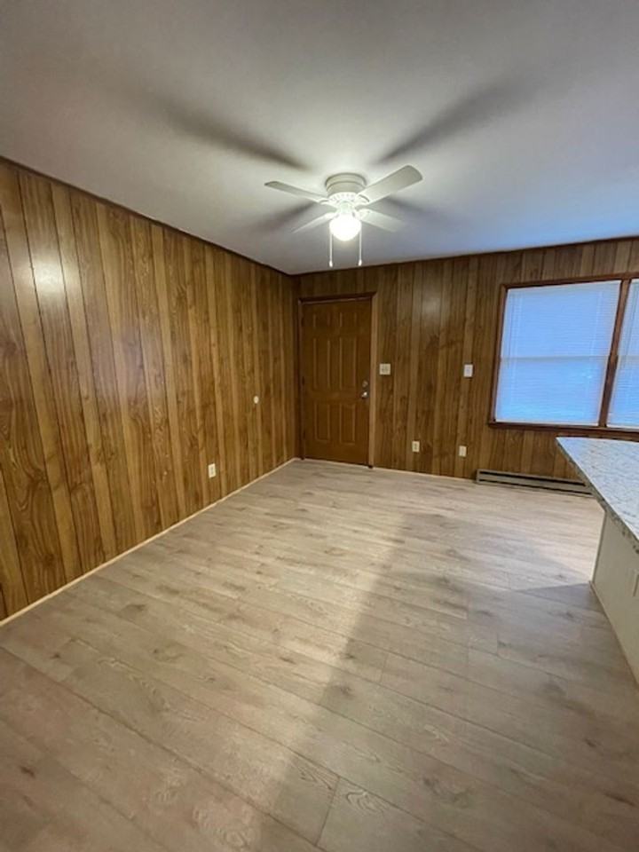 203 Webb St - Photo 4 of 12