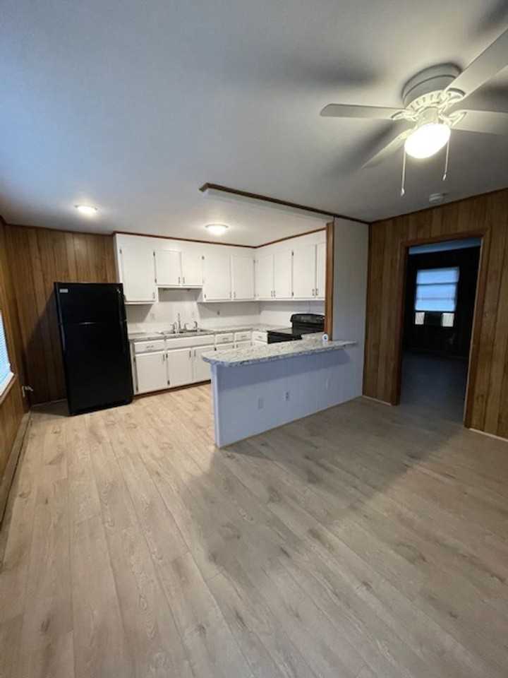 203 Webb St - Photo 5 of 12