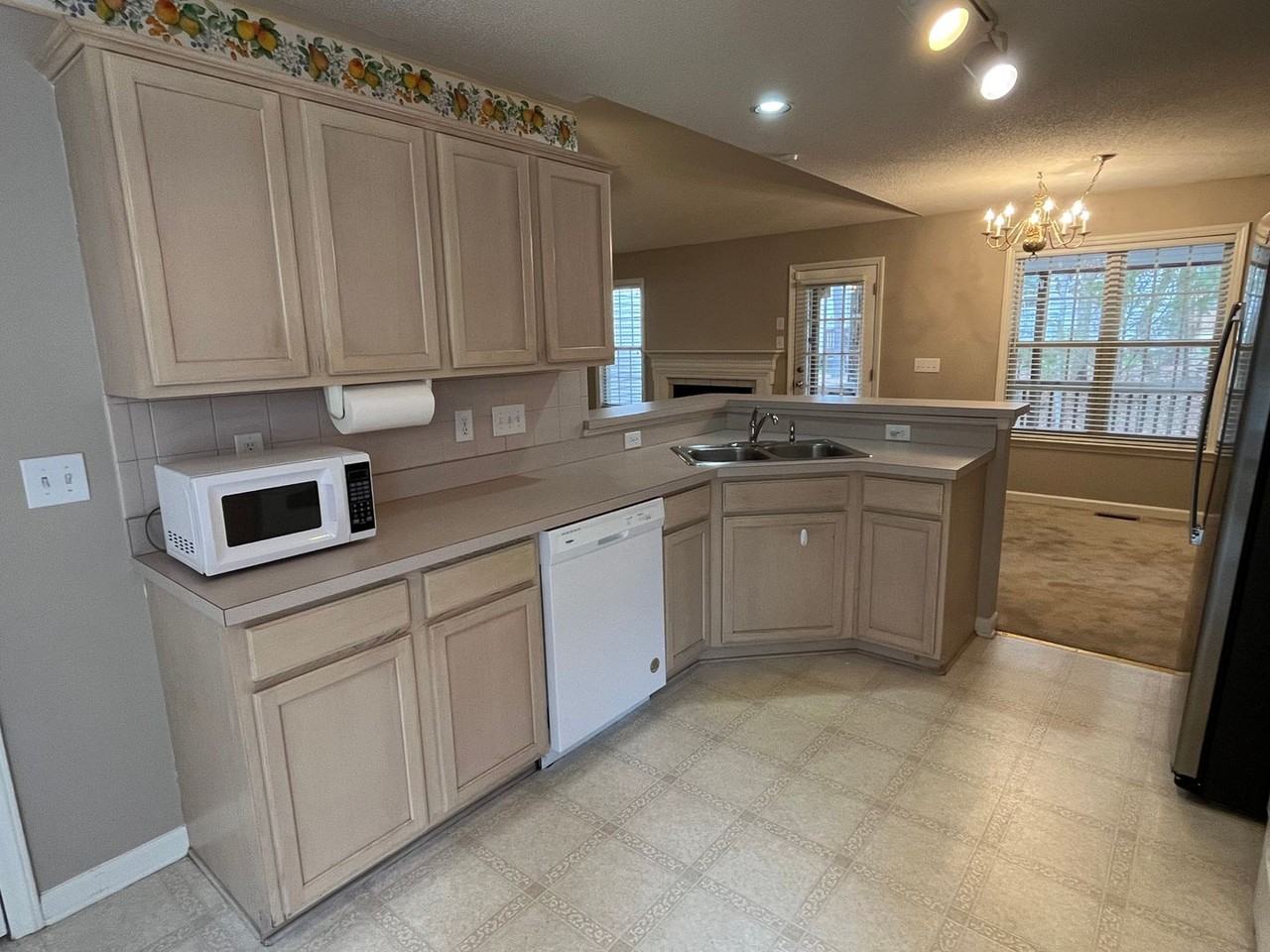 6514 Draebury Ln - Photo 5 of 20