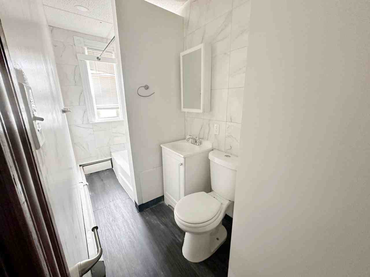 218-222 Laurel Street - Photo 3 of 9