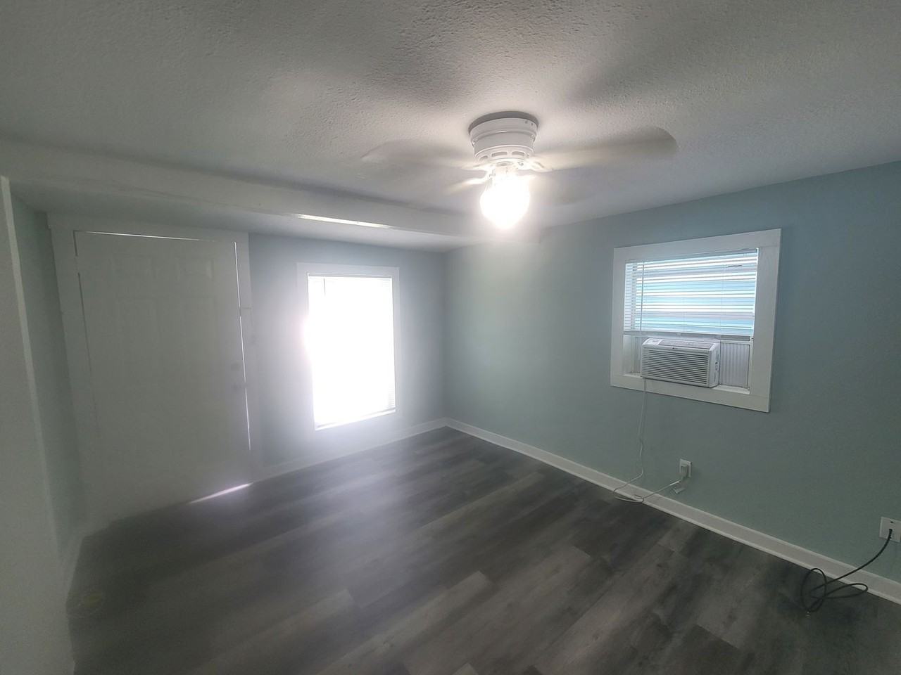 1810 24th St - Photo 3 of 9