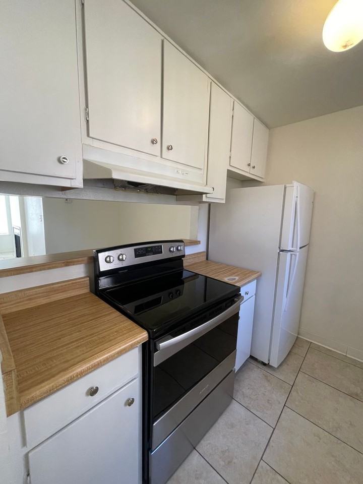 1221 N Peach Ave - Photo 5 of 19