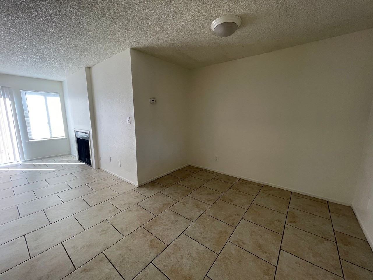 1221 N Peach Ave - Photo 6 of 19