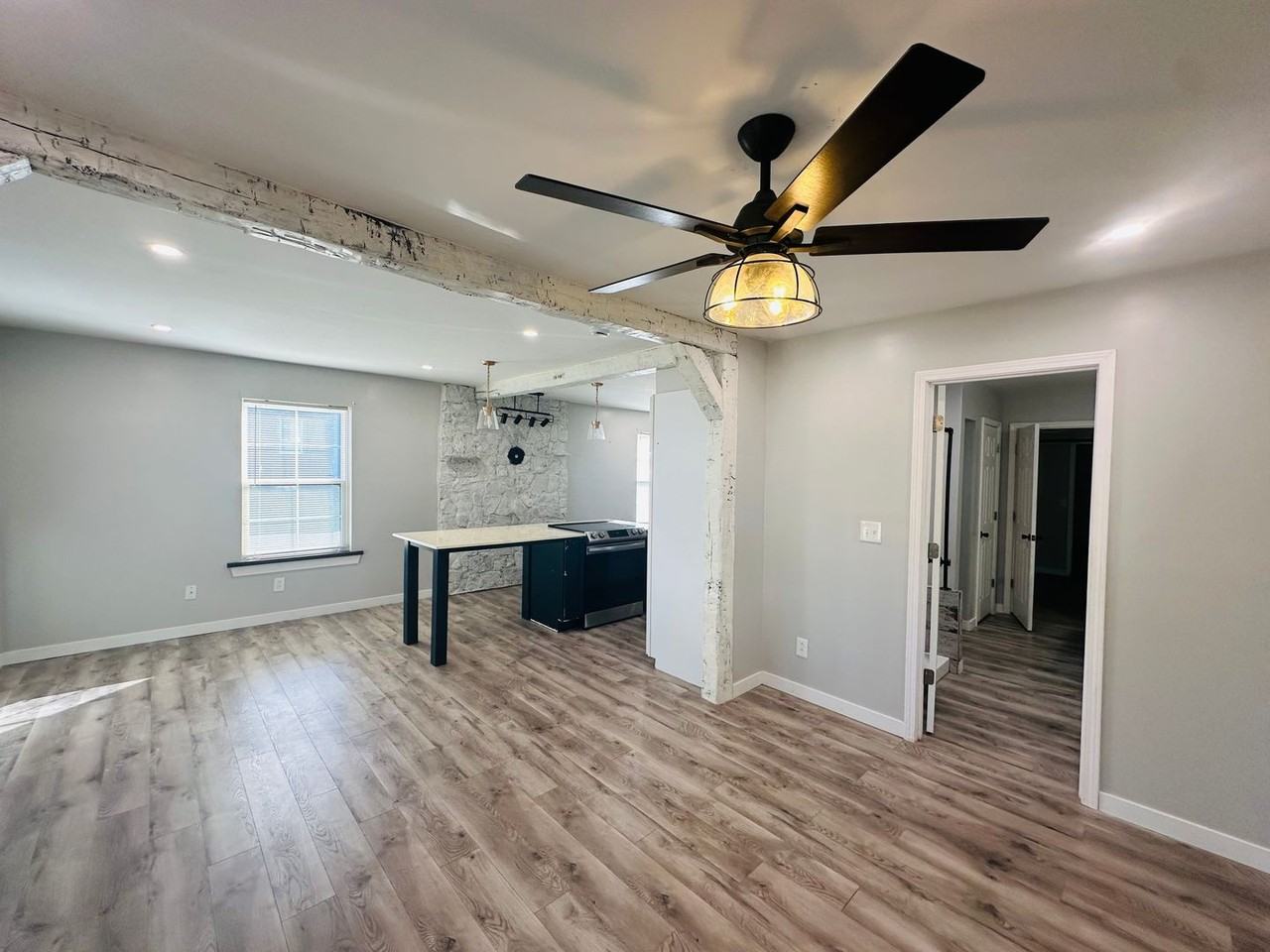 124 Clay St - Photo 3 of 24