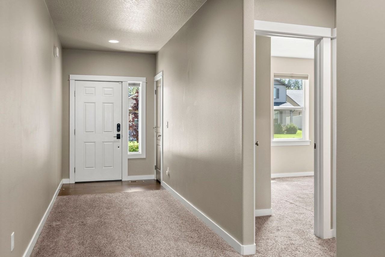 6928 S Jasper Dr - Photo 3 of 39