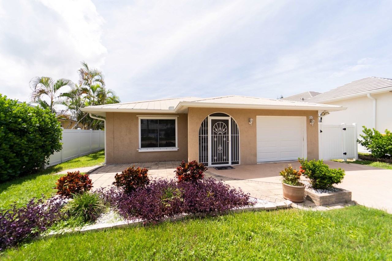 832 92nd Ave N - Photo 2 of 24