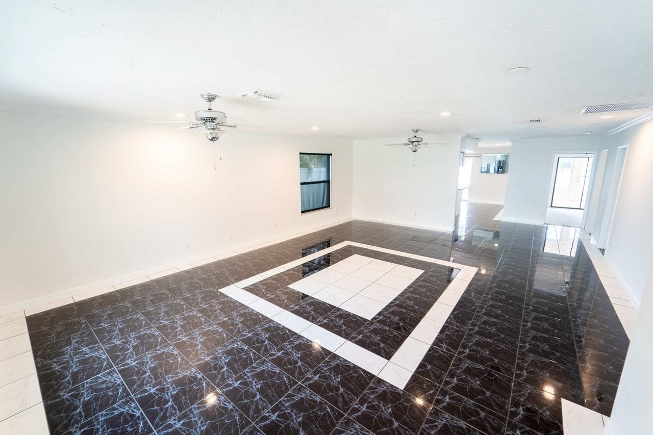 832 92nd Ave N - Photo 3 of 24