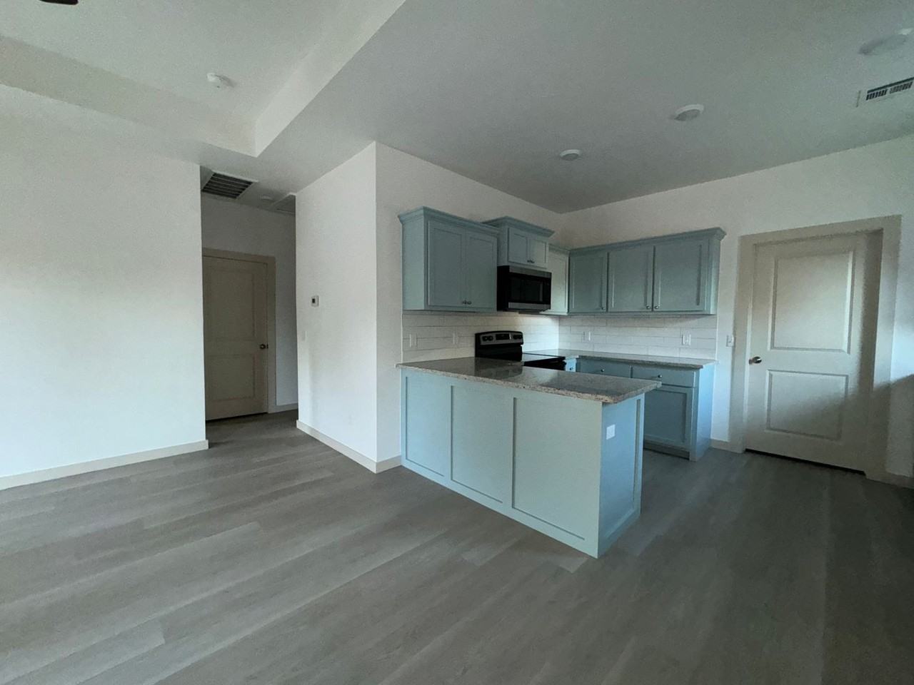 1202 W Iowa Ave - Photo 2 of 11