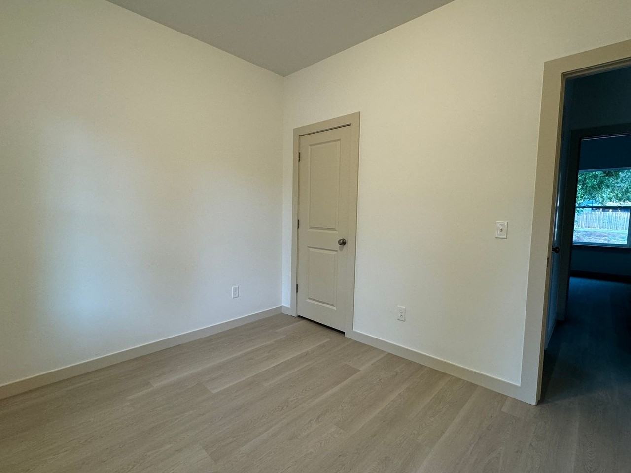 1202 W Iowa Ave - Photo 5 of 11