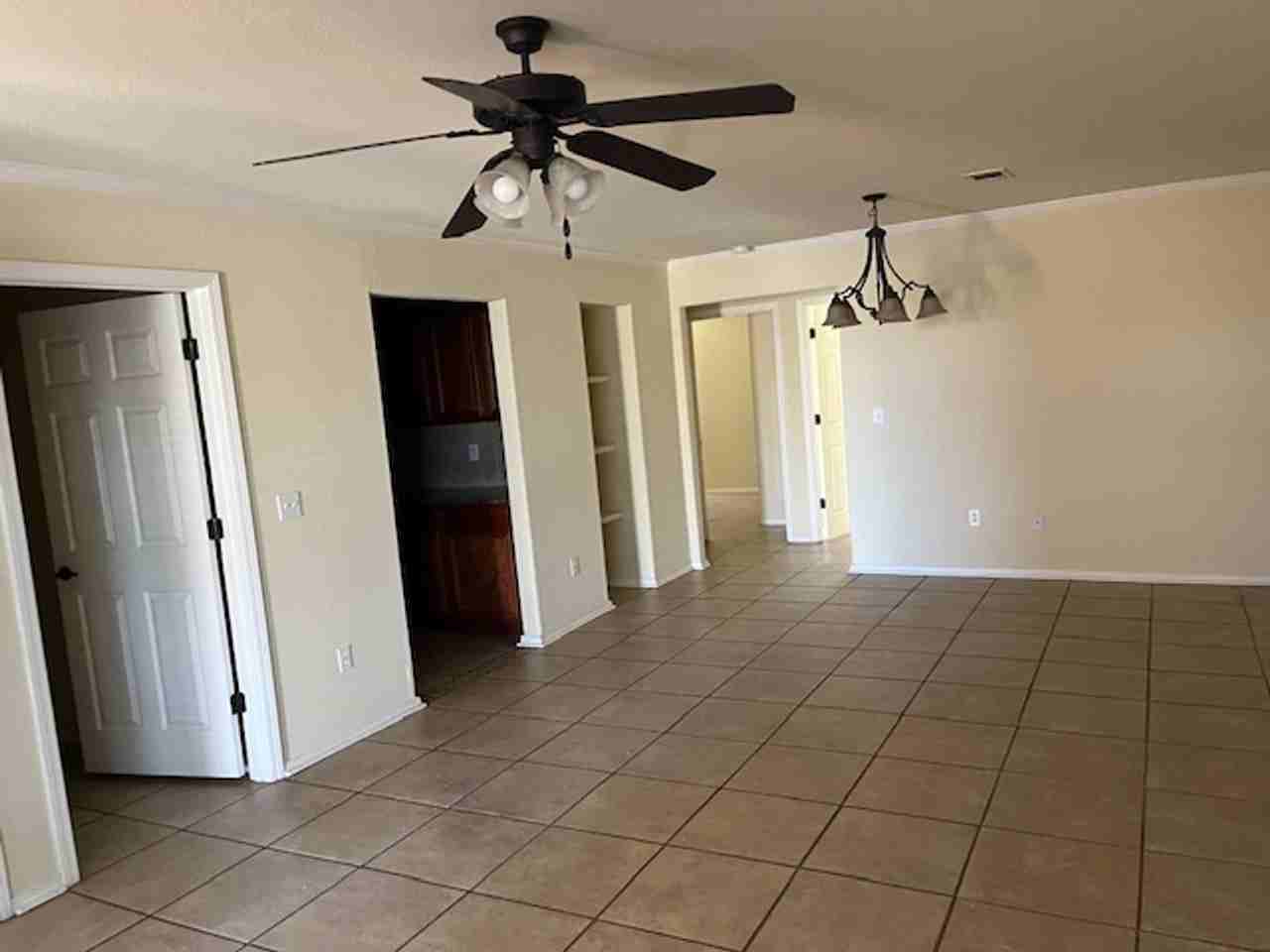 2807 Sw 27th Ave - Photo 3 of 12