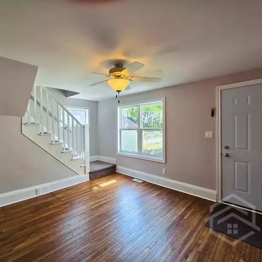 43 London St W - Photo 2 of 11