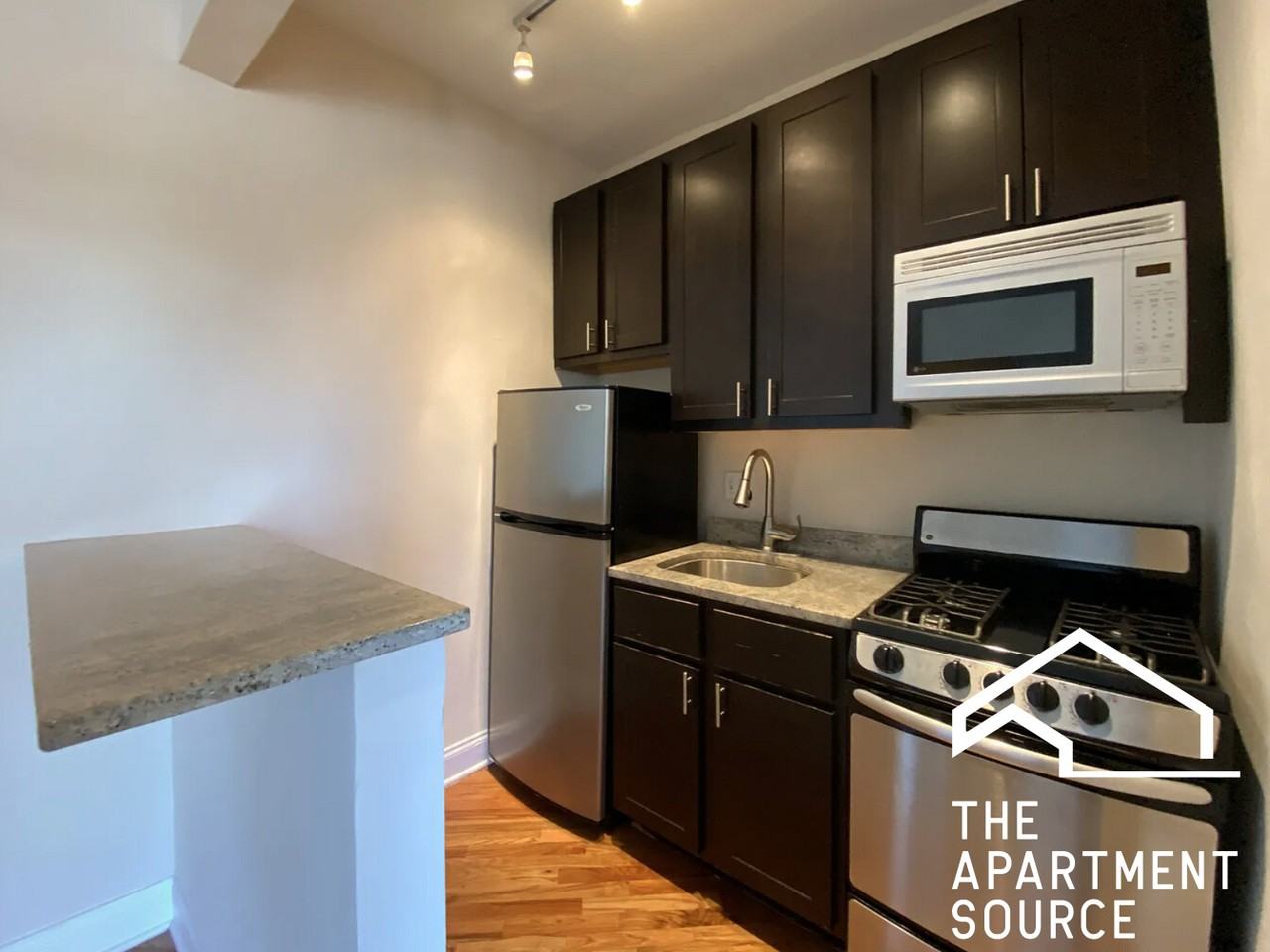 4614 N Paulina St #402 - Photo 2 of 6