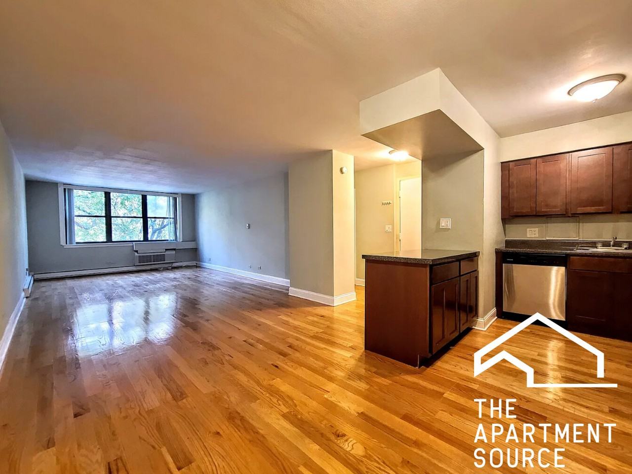 1446 N Dearborn St #B1 - Photo 2 of 7