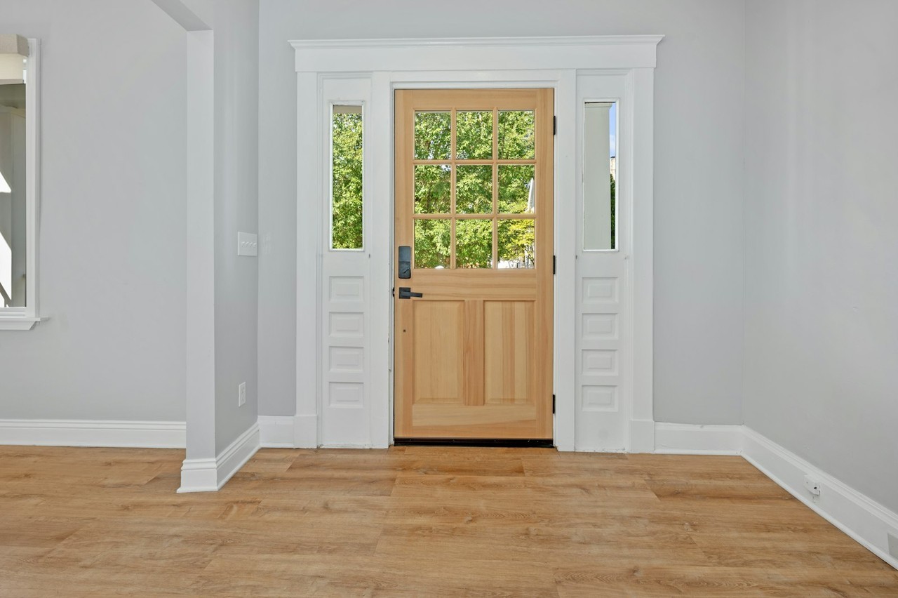 3722 Drake Avenue - Photo 4 of 41